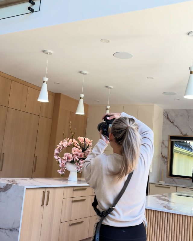 Photographer from Be Wise during a photo shoot in a high-end kitchen in Morin-Heights
