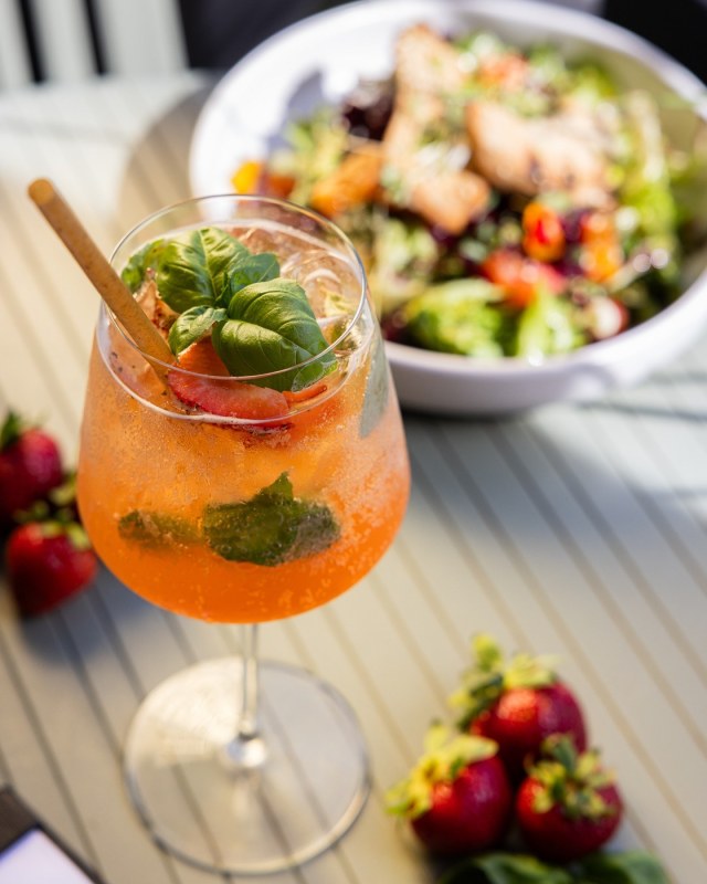 Cocktail en terrasse, photo culinaire réalisée par Be Wise